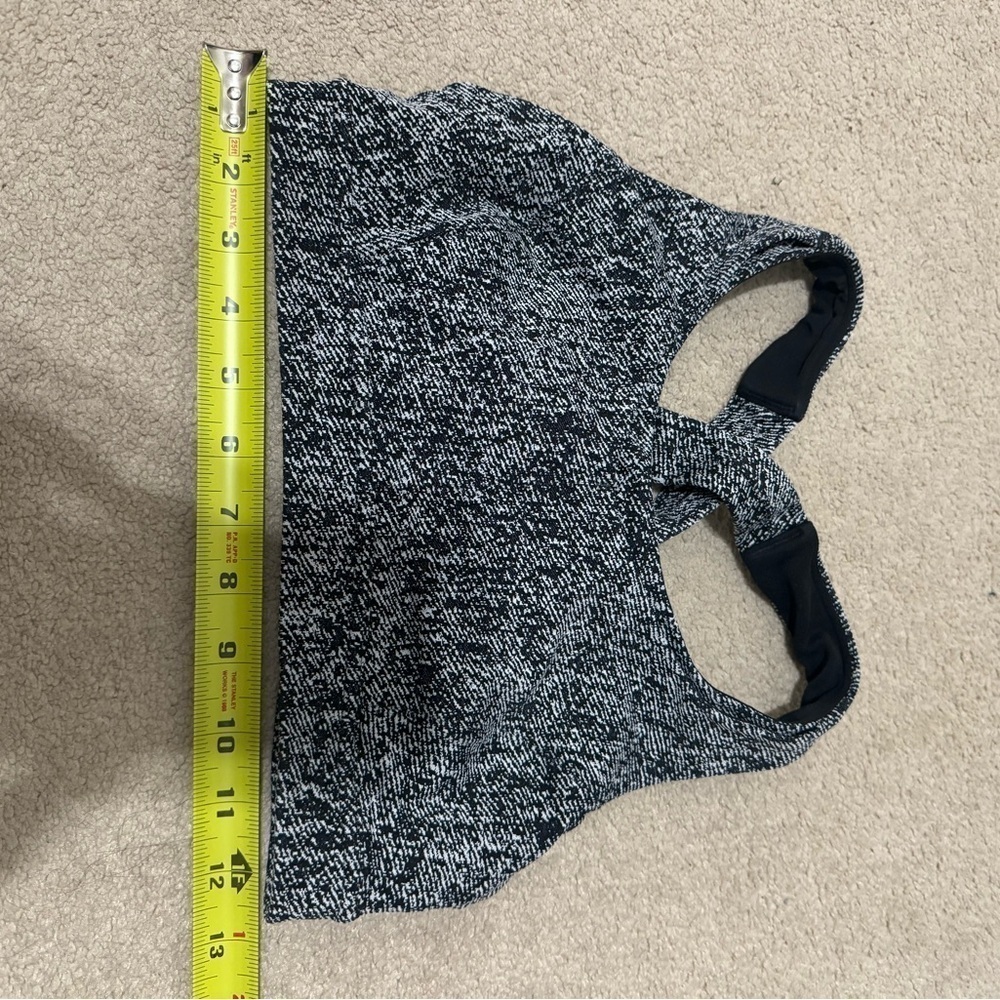 Lululemon run on bra size 6 euc - Picture 3 of 5
